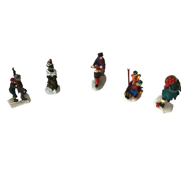 Set of 5 Poly Christmas Village Figures - Picture 4 of 9